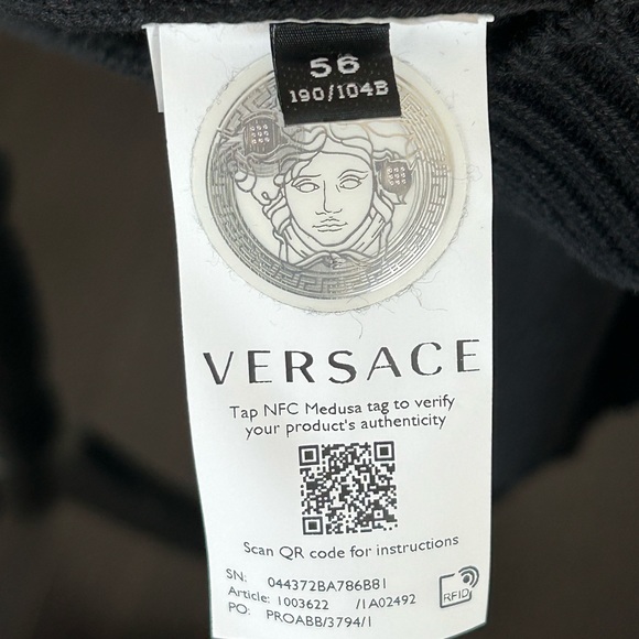 Versace Men’s logo sweater, NWT - Picture 6 of 7